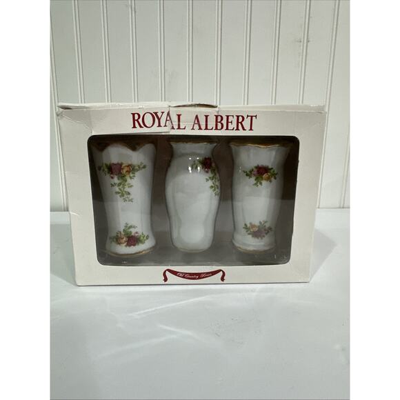 Vtg Royal Albert Old Country Roses Mini Bud Vases Boxed Set of (3) - 4 1/2" NEW - Picture 1 of 5